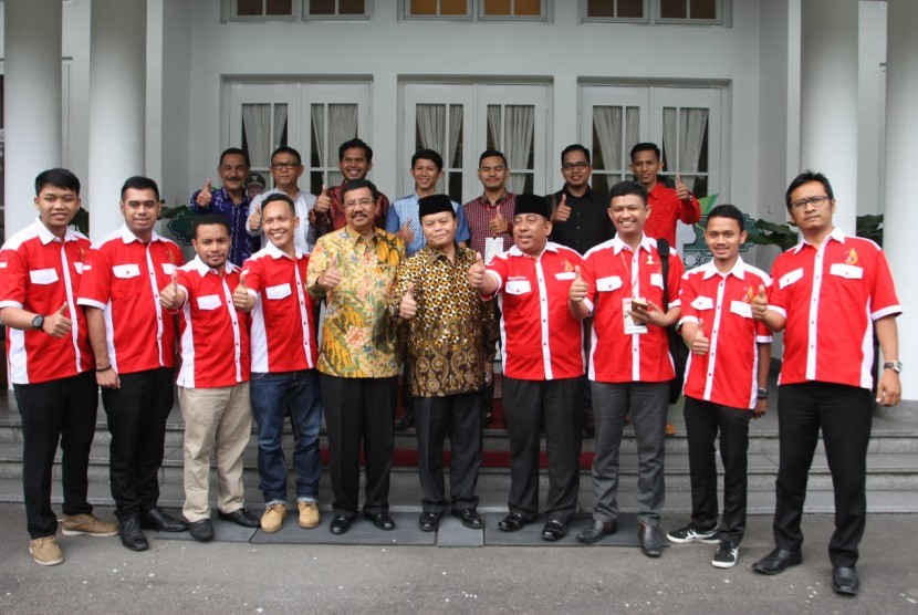 Wakil Ketua MPR Hidayat Nur Wahid bersama HIPMI PT.