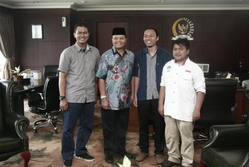 Wakil Ketua MPR Hidayat Nur Wahid bersama PP KAMMI.