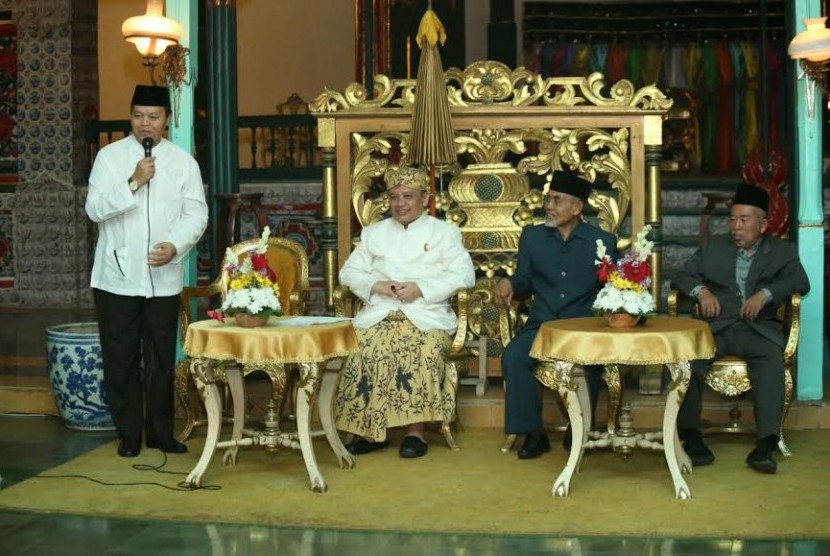 Wakil Ketua MPR Hidayat Nur Wahid bersilaturahim dengan Sultan Kasepuhan Cirebon.