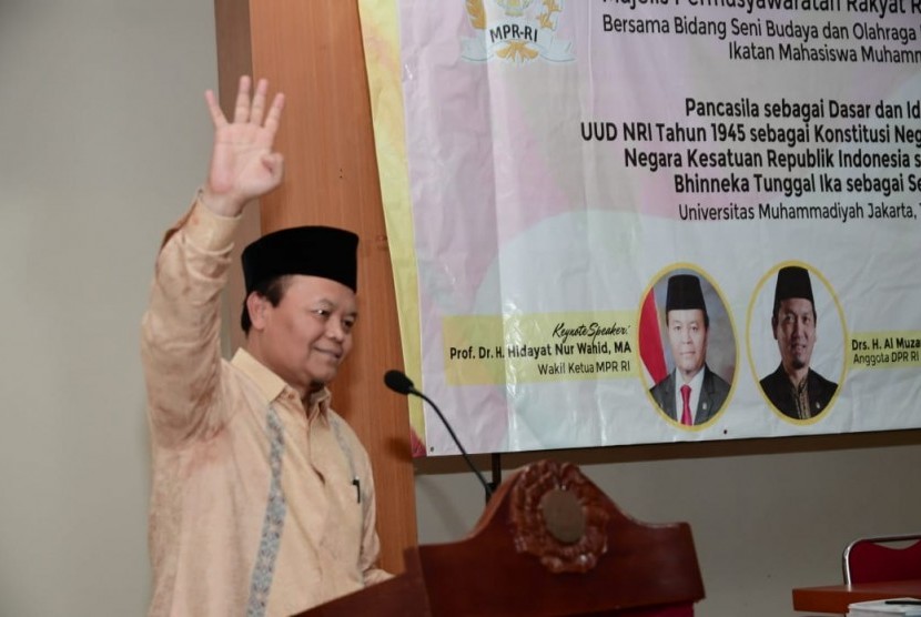 Wakil Ketua MPR Hidayat Nur Wahid (HNW) di hadapan para mahasiswa dan mahasiswi Universitas Muhammadiyah Jakarta (UMJ) peserta Sosialisasi Empat Pilar MPR RI kerja sama MPR.
