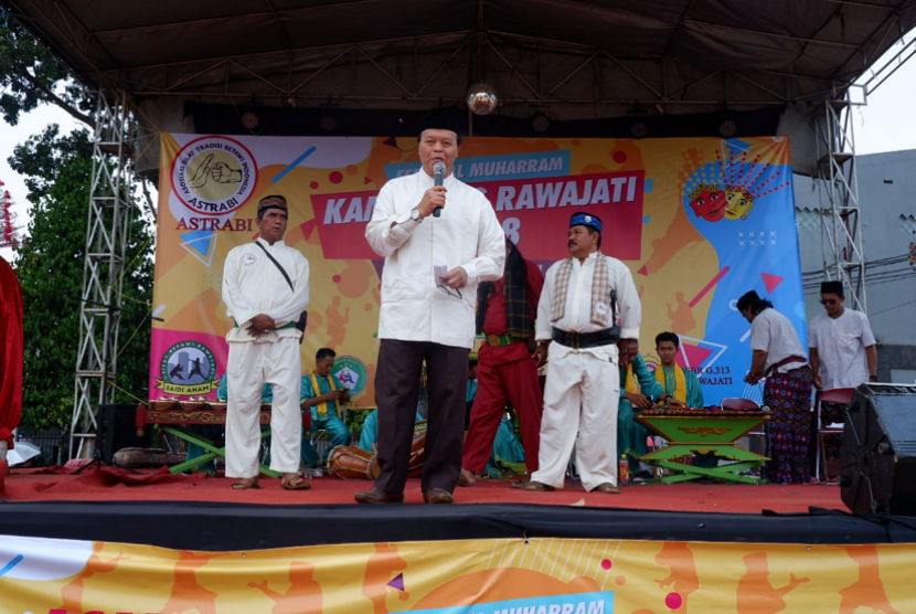 Wakil Ketua MPR Hidayat Nur Wahid menghadiri Festival Muharam, di Kampung Rawajati, Pancoran, Jakarta. 