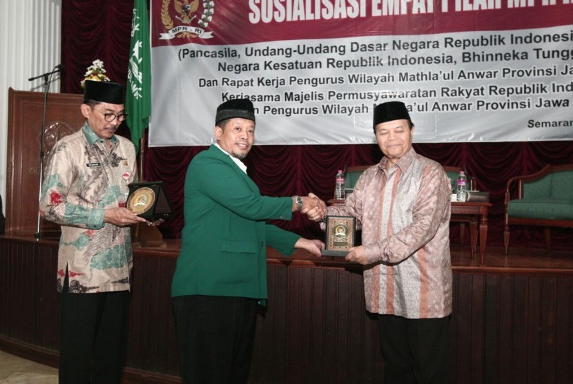 Wakil Ketua MPR Hidayat Nur Wahid saat membuka Sosialisasi Empat Pilar MPR dikalangan Mathla'ul Anwar Provinsi Jawa Tengah, Senin (25/9). 
