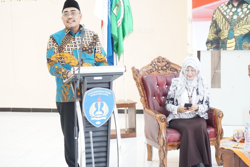 Wakil Ketua MPR Jazilul Fawaid dalam acara Temu Tokoh Kebangsaan di Universitas PGRI Wiranegara Kota Pasuruan, Jawa Timur, Senin (21/12). Jazilul Fawaid mendorong pemerintah untuk terus mengevaluasi sistem pendidikan nasional, menyusul pandemi Covid-19 yang hingga saat ini angka kasusnya masih cukup tinggi.