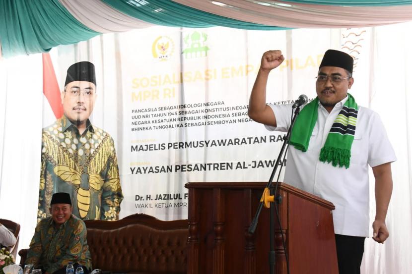 Wakil Ketua MPR Jazilul Fawaid, dalam Sosialisasi Empat Pilar kerjasama MPR dengan Pondok Pesantren Al-Jawami, Cileunyi, Bandung, Jawa Barat, Jumat (18/9).