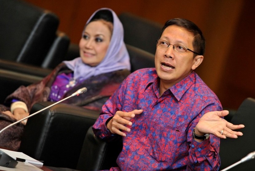 Wakil Ketua MPR, Lukman Hakim Saifudin (kanan)
