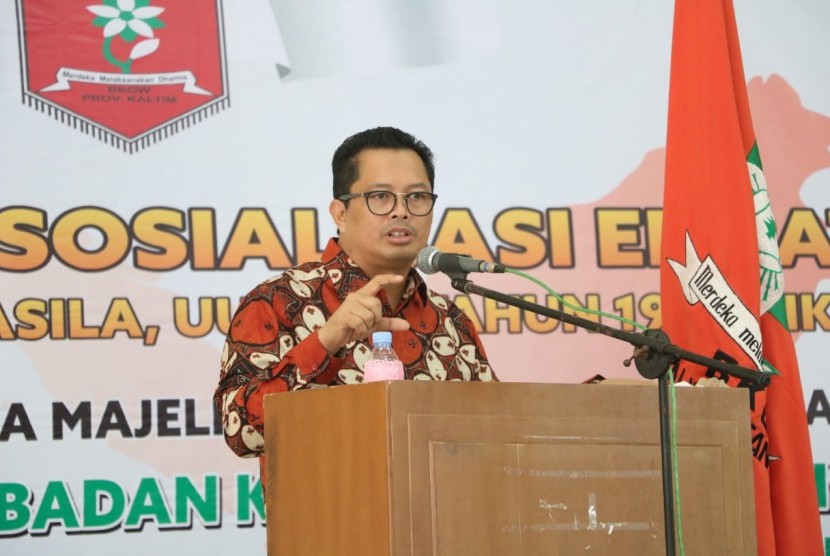 Wakil Ketua MPR Mahyudin dalam Sosialisasi Empat Pilar MPR RI kerjasama MPR dengan Badan Kerjasama Organisasi Wanita (BKOW) Provinsi Kalimantan Timur, Selasa (30/10).