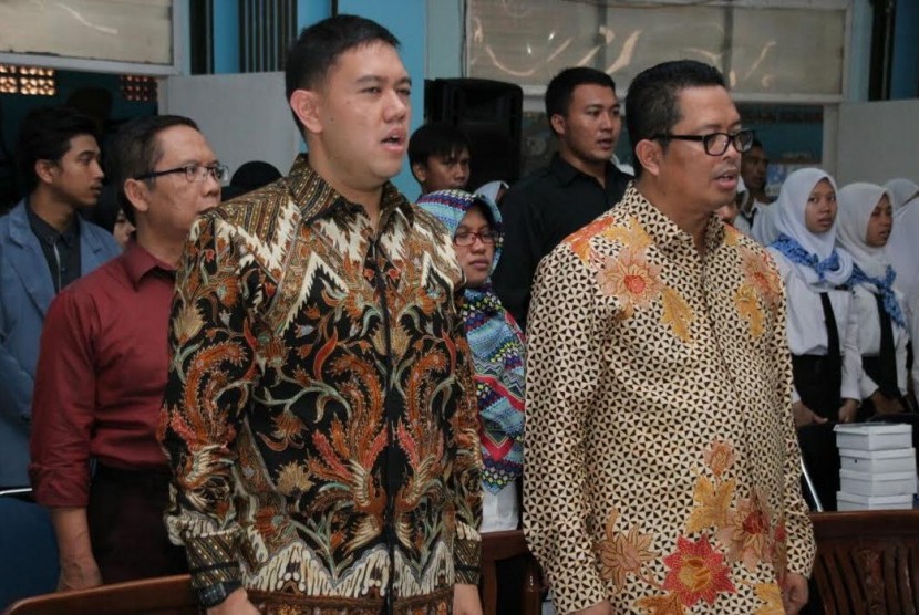 Wakil Ketua MPR Mahyudin (kanan).