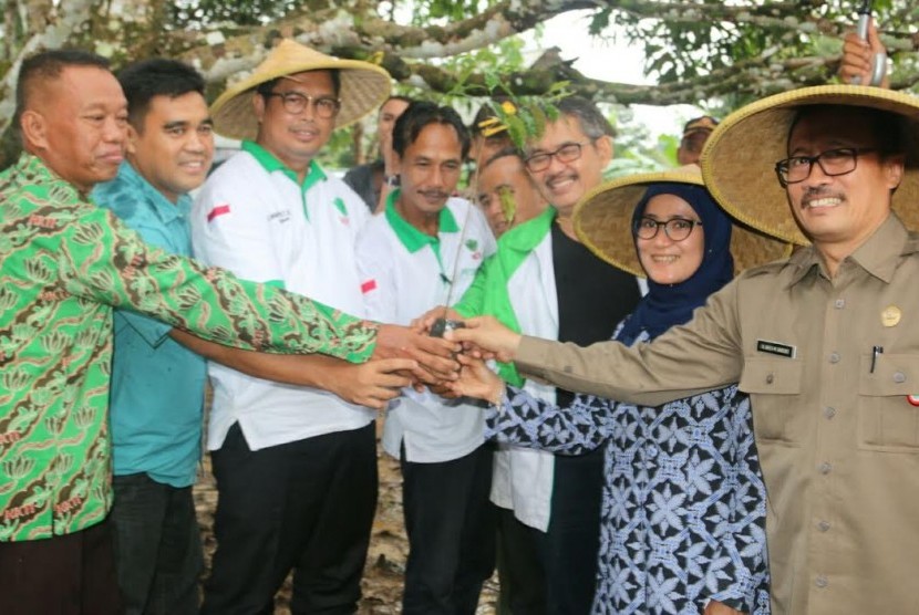 Wakil Ketua MPR Mahyudin mendukung penanaman seribu pohon di Banten.
