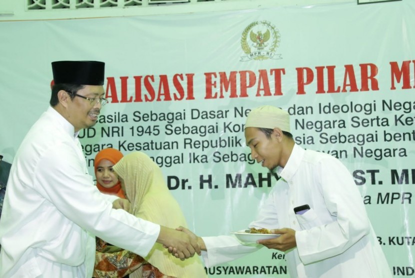 Wakil Ketua MPR Mahyudin mengakhiri roadshow sosialisasi Empat PIlar MPR dan safari Ramadhan di Kalimantan Timur. Pada hari terakhir, Jumat (8/6).