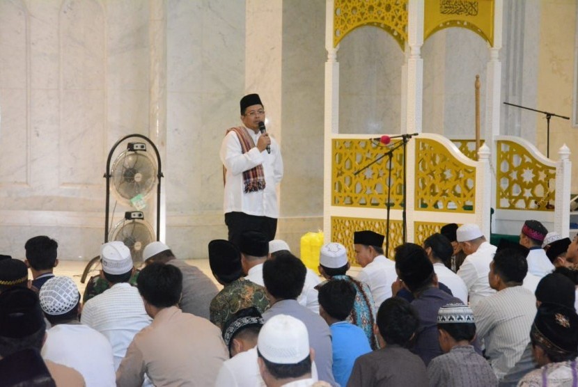 Wakil Ketua MPR Mahyudin mengisi kuliah tujuh menit di Islami Center Balikpapan, Kalimantan Timur.