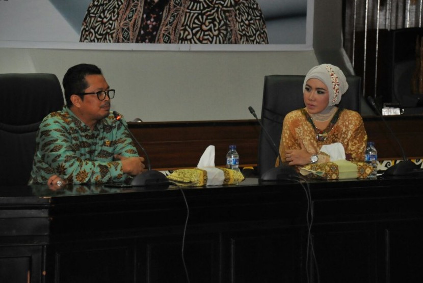 Wakil Ketua MPR, Mahyudin, menjadi pembicara dalam sosialisasi Empat Pilar MPR di Aula Kantor Walikota Balikpapan, Kalimantan Timur, Senin (21/11).