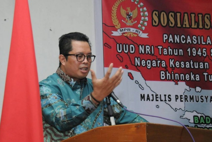 Wakil Ketua MPR, Mahyudin menyampaikan sambutan pembukaan acara Sosialisasi Empat Pilar MPR RI kepada Mahasiswa Universitas Muhammadiyah Palangkaraya, di Kalimantan Tengah, Kamis (27/4).