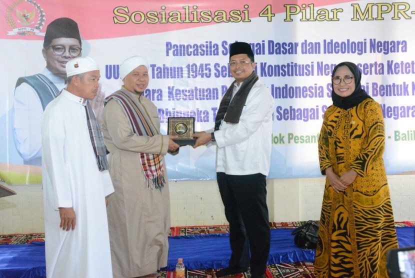 Wakil Ketua MPR Mahyudin saat mengunjungi Pondok Pesantren Al Banjari, Balikpapan, Kalimantan Timur, Sabtu (19/5).