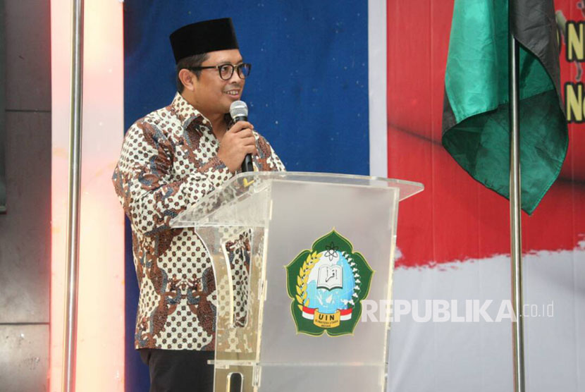 Wakil Ketua MPR Mahyudin saat menyampaikan Sosialisasi Empat Pilar MPR di Aula Universitas Islam Negeri Islam Sumatera Utara (UINSU), Kota Medan, Sumatera Utara, Jumat (21/4).