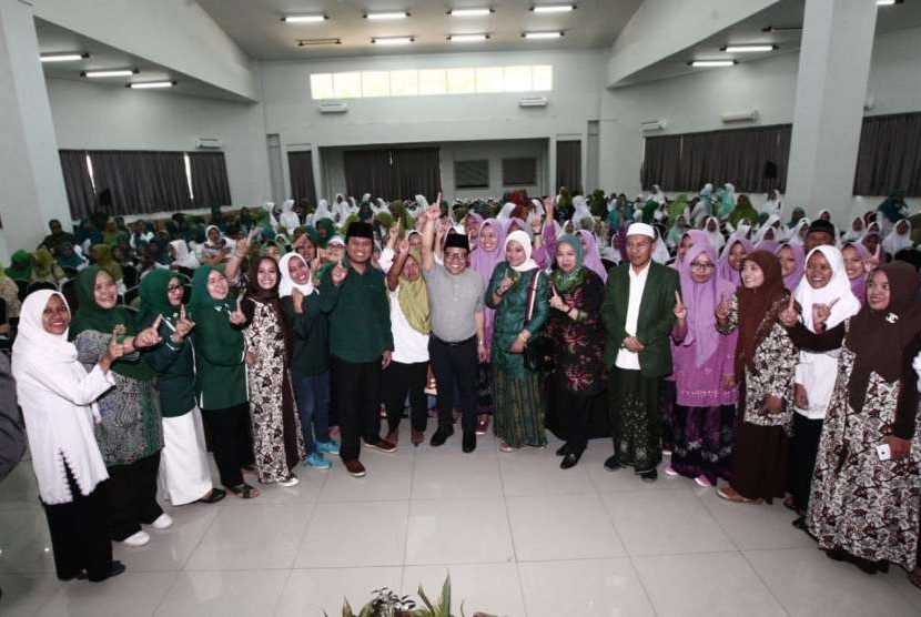 Wakil Ketua MPR Muhaimin Iskandar melakukan sosialisasi dikalangan PW Muslimat NU Jawa Tengah. Acara tersebut berlangsung di UTC, Semarang Jawa Tengah, Jumat (28/9).