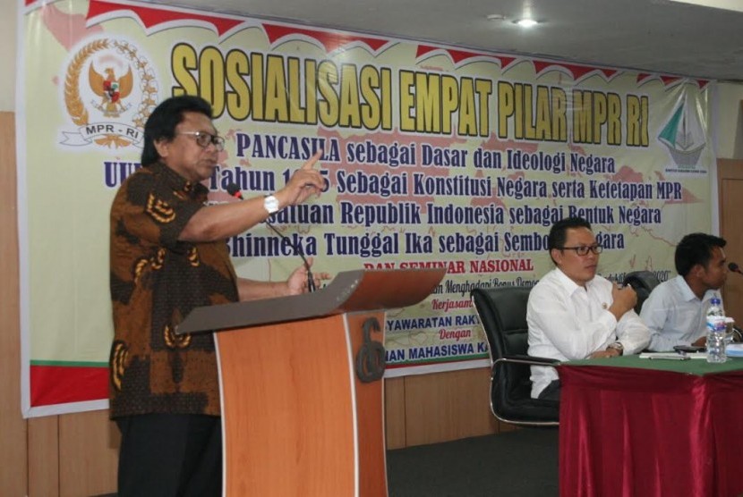 Wakil Ketua MPR Oesman Sapta dalam sosialisasi empat pilar.