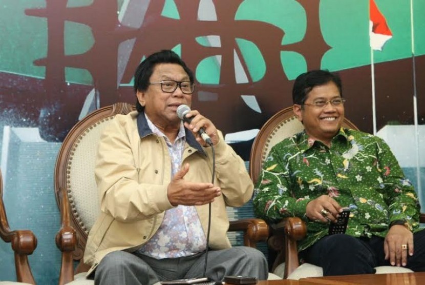 Wakil Ketua MPR Oesman Sapta (kiri).