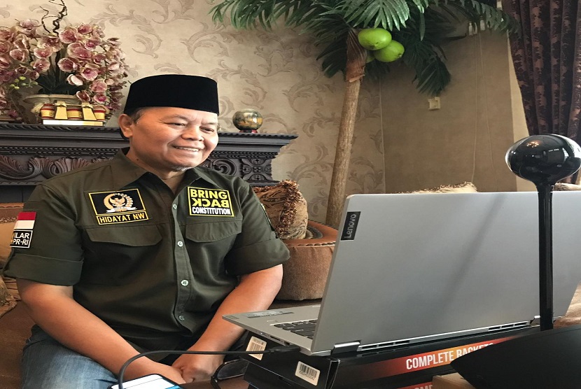 Wakil Ketua MPR RI Dr. H. M Hidayat Nur Wahid, MA. mengingatkan agar pemerintah lebih focus terhadap penanganan virus Corona,  sebagaimana Keputusan Presiden Joko Widodo yang menjadikan covid-19 sebagai Bencana Nasional.