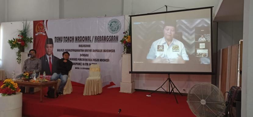 Wakil Ketua MPR RI Dr. H. M. Hidayat Nur Wahid MA, secara daring pada acara Temu Tokoh Nasoional /Kebangsaan, kerjasama MPR RI dengan Badan Komunikasi Pemuda Remaja Masjid Indonesia (BKPRMI), Kota Metro. 