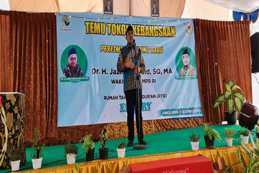 Wakil Ketua MPR RI Dr Jazilul Fawaid SQ MA meresmikan Rumah Tahfidz Alquran Ebqory di Kota Jember, Jawa Timur, Senin (21/12). Peresmian Rumah Tahfidz Alquran yang didirikan oleh Dr Amin Fadlillah SQ MA tersebut dilakukan bersamaan dengan Temu Tokoh Kebangsaan.