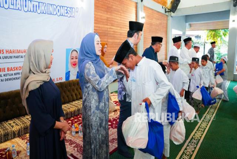 Wakil Ketua MPR RI Edhie Baskoro Yudhoyono dalam kegiatan Maulid Nabi SAW.