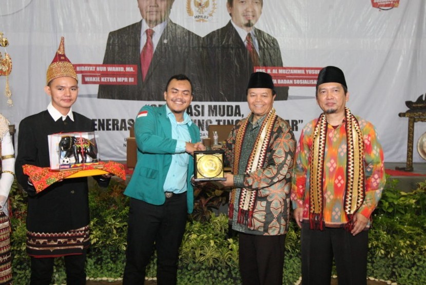 Wakil Ketua MPR RI Hidayat Nur Wahid (HNW) mengisi sosialisasi Empat Pilar MPR RI terdiri dari para mahasiswa Universitas Lampung (Unila), Senin (17/12).