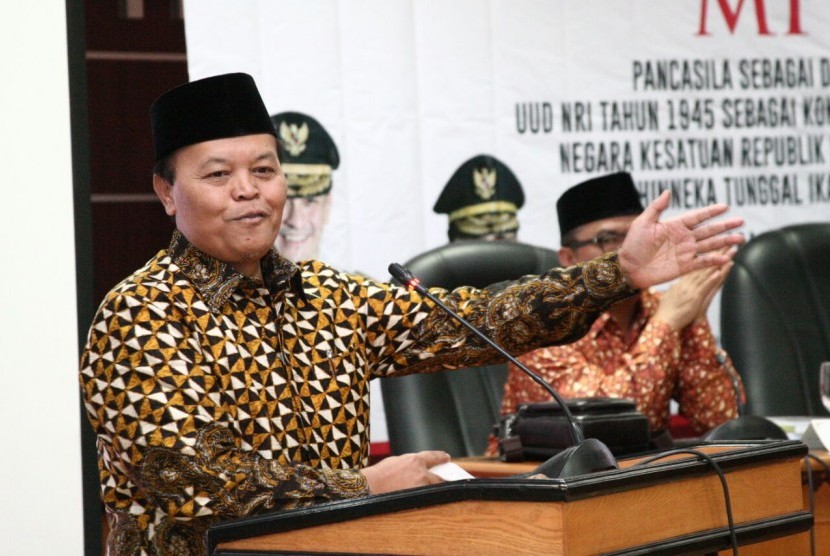 Wakil Ketua MPR RI Hidayat Nur Wahid memberikan sosialisasi empat pilar di Jambi.