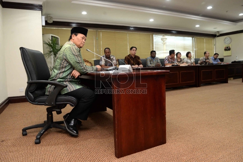 Wakil Ketua MPR RI Hidayat Nur Wahid menerima sejumlah pengurus Gema Sadhana di Komplek Parlemen, Senayan, Jakarta, Jumat (26/6).  (Republika/Yasin Habibi)