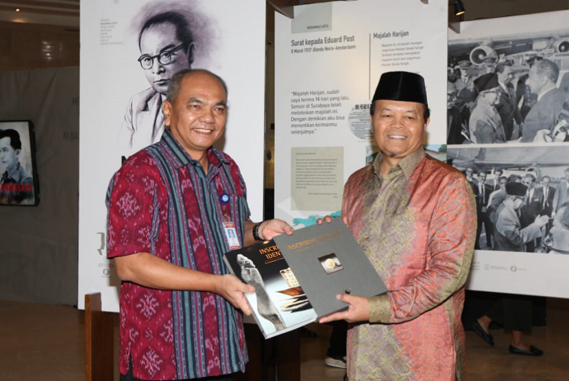 Wakil Ketua MPR RI  Hidayat Nur Wahid usai melakukan kunjungan ke Museum Nasional.