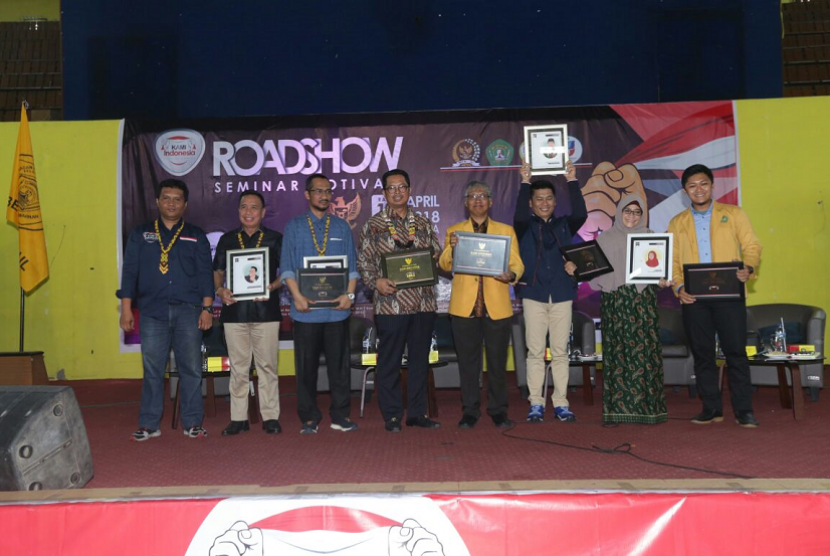 Wakil Ketua MPR RI Mahyudin menjadi pembicara acara Roadshow Seminar Motivasi Kami Indonesia, di aula Universitas Mulawarman, Samarinda, Kalimantan Timur, Rabu (11/4). 