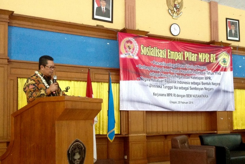 Wakil Ketua MPR RI memberikan ceramah dalam  'Sosialiasi EMpat Pilar MPR, di Universitas Sultan Ageng Tirtayasa, Cilegon, Kamis (25/2).