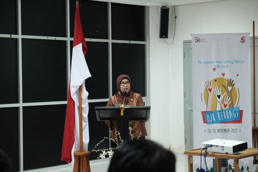  Wakil Ketua OJK, Nurhaida, hadir dalam gelaran 'OJK Mengajar' di Universitas Andalas, Padang, Sumatra Barat. Sosialisasi financial technology (fintech), menjadi salah satu poin penting yang disampaikan kepada mahasiswa.