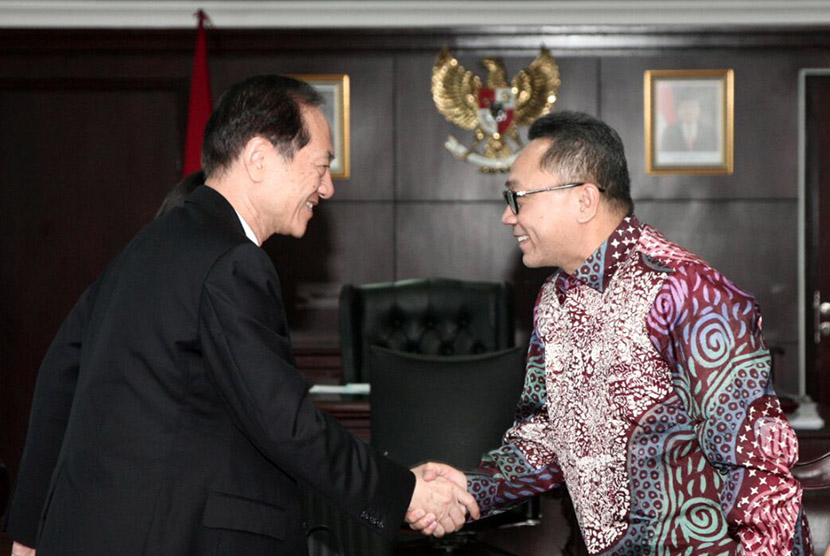 Wakil Ketua Parlemen China, Han Qide, saat berjumpa dengan Ketua MPR Zulkifli Hasan, di Gedung Nusantara III, Komplek Gedung MPR/DPR/DPD, Jakarta, Jumat (3/7).  (dok. MPR RI)