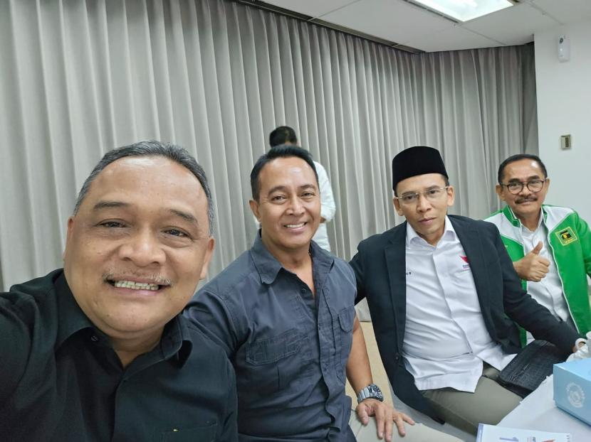 Wakil Ketua Tim Pemenangan Nasional (TPN) Ganjar Pranowo, Benny Rhamdani bersama Tim Pemenangan Nasional Ganjar Pranowo di Jakarta.