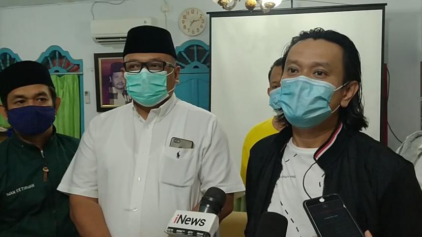 Wakil Ketua Tim Pemenangan Pradi-Afifah, Hendrik Tangke Allo menyampaikan hasil real count Pradi-Afifah bersumber dari data berdasarkan c1 yang diambil langsung dari saksi-saksi yang bertugas di 4.015 TPS di Kota Depok, Rabu (9/12).