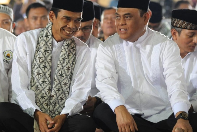 Wakil Ketua Umum DMI - Komjen Pol. Syafruddin bersama Ustadz Abdul Somad di acara Pengajian Akbar DMI Persatuan Umat Islam Untuk Kemaslahatan Bangsa   Rabu 25/07 di Masjid Istiqlal Jakarta.