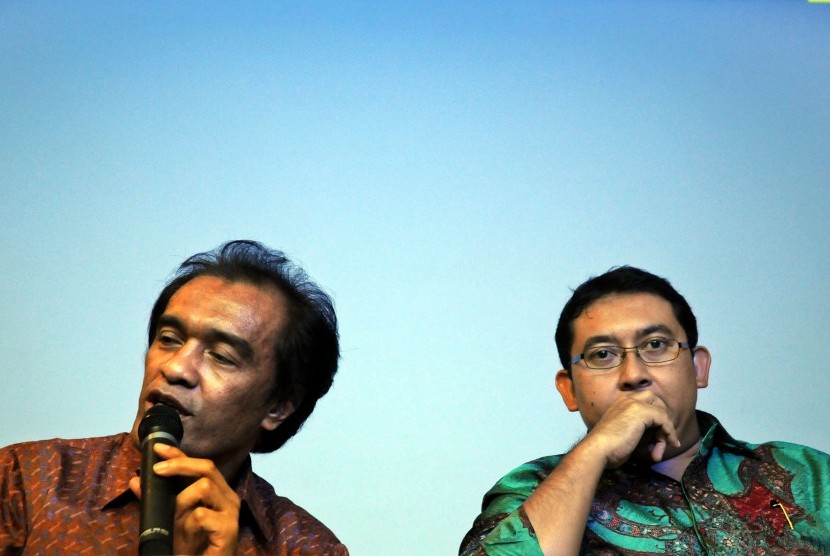 Wakil Ketua Umum DPP Partai Gerindra Fadli Zon (kanan) bersama dengan Wakil Ketua DPD Laode Ida (kiri)