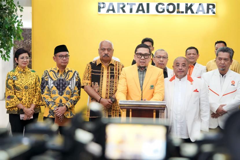 Wakil Ketua Umum DPP Partai Golkar Bidang Pemenangan Pemilu Ahmad Doli Kurnia Tandjung saat menyampaikan keterangan usai kunjungan DPP Partai Keadilan Sejahtera (PKS) ke Kantor DPP Partai Golkar di Jakarta, Selasa (7/2/2023).