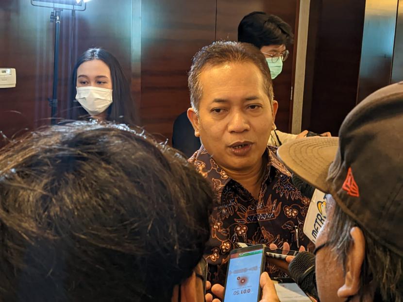 Wakil Menteri Koperasi (Wamenkop) Ferry Juliantono bersama Wakil Menteri Investasi dan Hilirisasi/BKPM, Todotua Pasaribu, bersepakat melakukan relaksasi aturan terkait NIB dan KBLI Kopdes Merah Putih. (ilustrasi)