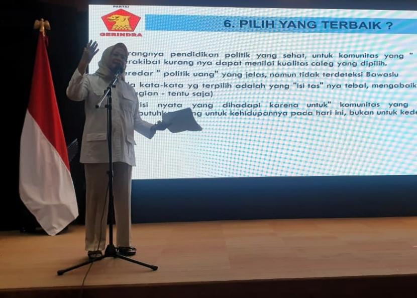 Wakil Ketua Umum Partai Gerindra, Sumarjati Arjoso  di Kantor DPP Partai Gerindra, Jakarta, Kamis (30/12). Sumarjati menyatakan Gerindra berupaya untuk melibatkan masyarakat akses hasil pembangunan