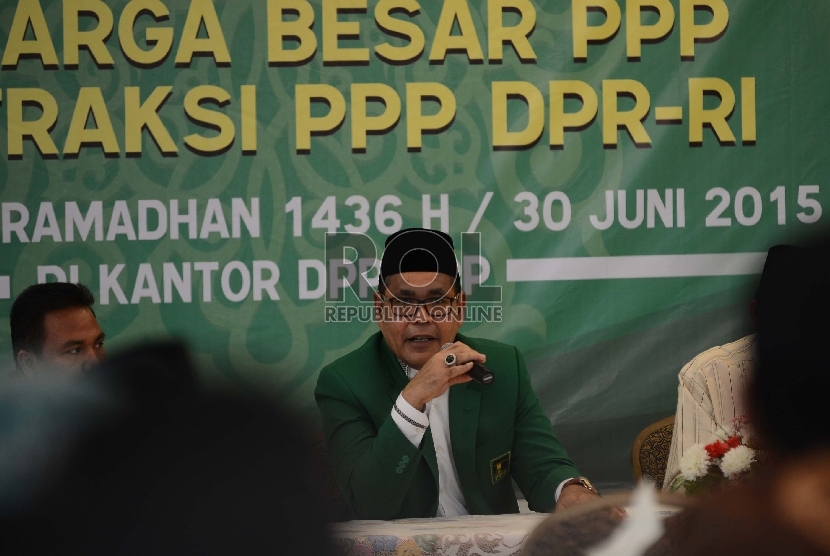 Wakil Ketua Umum PPP, Epyardi Asda membawakan kultum jelang buka puasa bersama di kantor PPP, Jakarta Pusat, Selasa (30/6). 