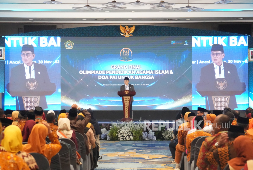 Wakil Menteri Agama Romo Syafii Maarif saat membuka Grand Final Olimpiade Pendidikan Agama Islam (PAI) 2025 dan Doa PAI untuk Bangsa di Jakarta, Ahad (30/11/2025).