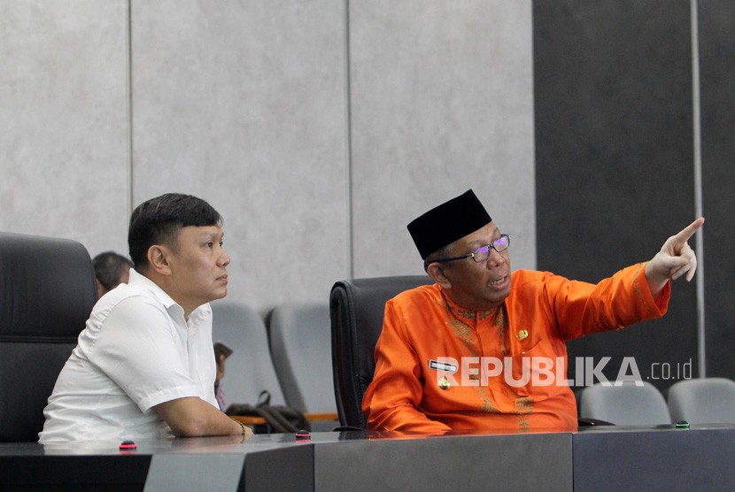 Gubernur Kalimantan Barat Sutarmidji (kanan). Gubernur Sutarmidji menyebut rilis IQAir soal Pontianak memiliki kualitas udara buruk tidak masuk akal