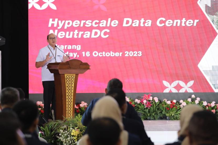 Wakil Menteri Badan Usaha Milik Negara Republik Indonesia, Rosan Perkasa Roeslani dalam acara kunjungan ke Hyperscale Data Center milik Telkom Data Ekosistem (NeutraDC), anak usaha TelkomGroup di Cikarang, Senin (16/10/2023).