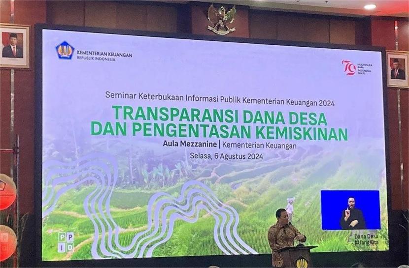 Wakil Menteri Keuangan II Thomas Djiwandono memberikan sambutan dalam Seminar KIPP Kementerian Keuangan 2024: Transparansi Dana Desa dan Pengentasan Kemiskinan di Jakarta Pusat, Selasa (6/8/2024).