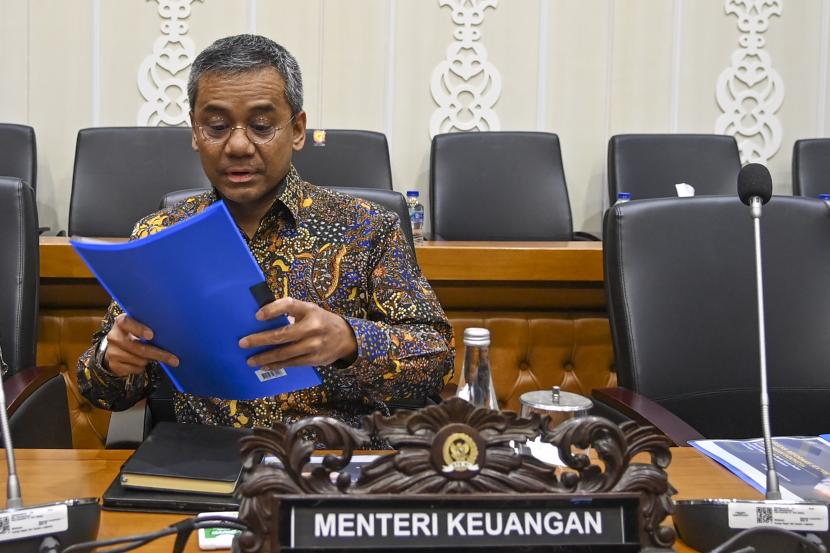 Wakil Menteri Keuangan Suahasil Nazara mengikuti rapat pleno dengan Badan Legislasi DPR di Kompleks Parlemen, Senayan, Jakarta, Kamis (18/8/2022). Suahasil Nazara mengatakan, 2022 merupakan tahun penuh tantangan. 