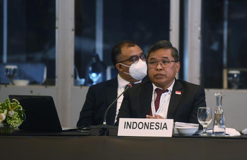 Wakil Menteri Lingkungan Hidup dan Kehutanan Alue Dohong (kanan) dalam Ministerial Roundtable dalam Global Platform for Disaster Risk Reduction (GPDRR) 2022 di Nusa Dua, Bali, Rabu (25/5/2022).