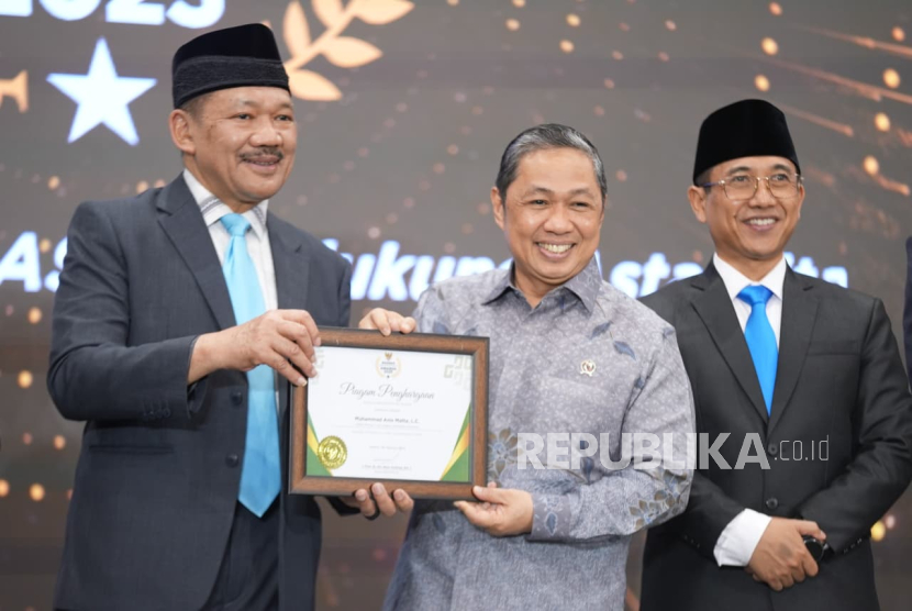 Wakil Menteri Luar Negeri RI, Anis Matta mengapresiasi kinerja Badan Amil Zakat Nasional (BAZNAS) RI dalam penghimpunan zakat yang semakin membaik. 
