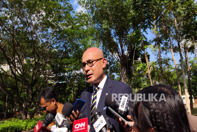 Wakil Menteri Luar Negeri RI Arrmanatha Nasir beberkan isi pembicaraan di pertemuan Wapres Gibran Rakabuming Raka dan Perdana Menteri Singapura Lawrence Wong di Hutan Kota Plataran, GBK, Rabu (6/11/2024). 