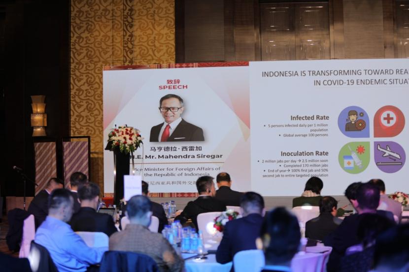 Wakil Menteri Luar Negeri RI Mahendra Siregar tampil dalam Indonesia-China Business Forum 2021 di Beijing, China, Selasa (19/10). 